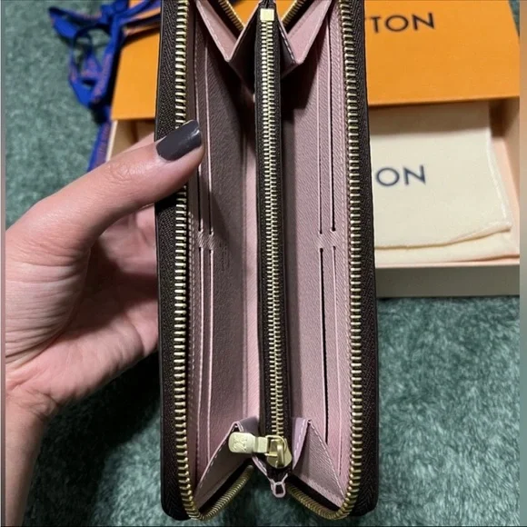 Louis Vuitton Checkered Wallet - Picture 4 of 5